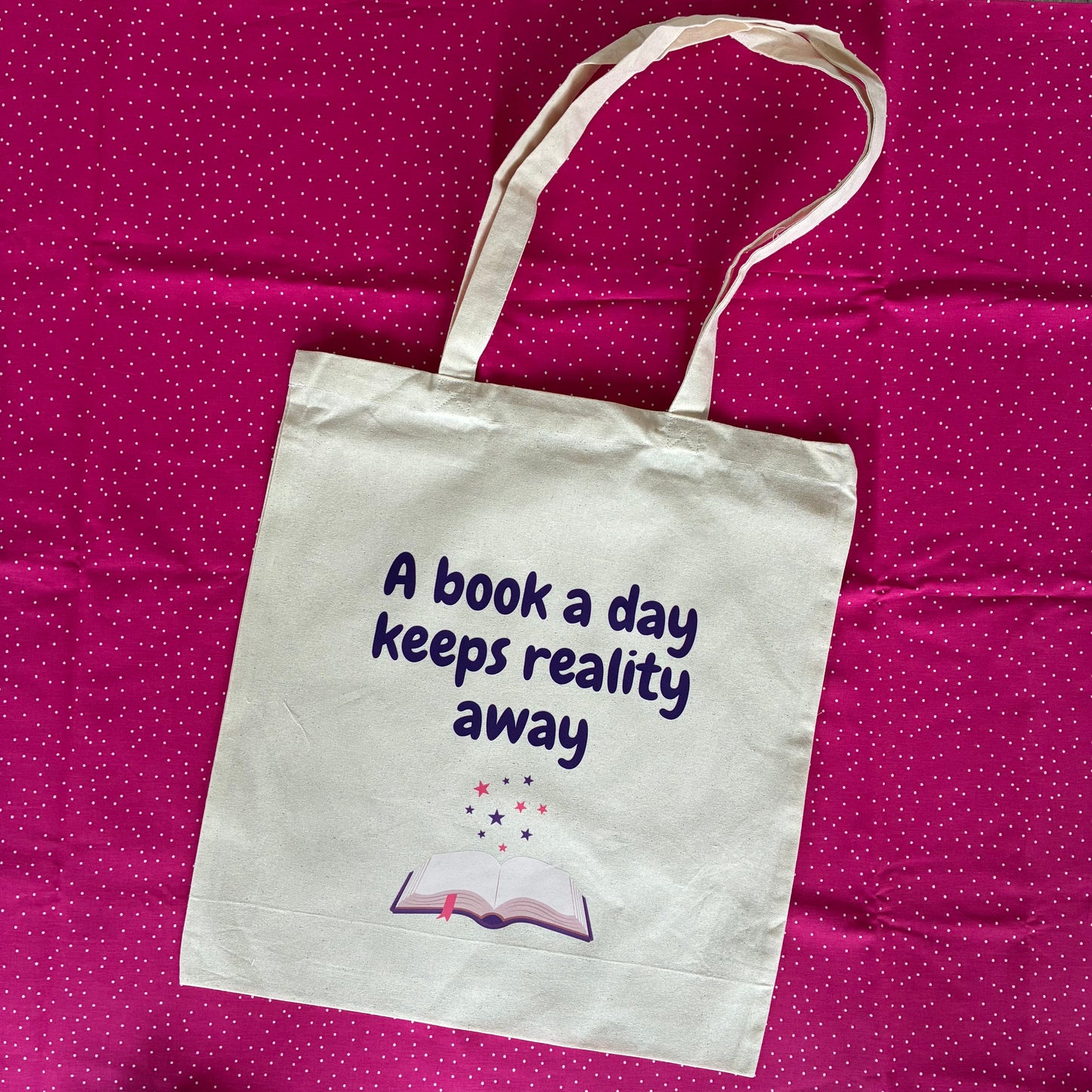 Canvas bag ‘A book a day keeps reality away’
