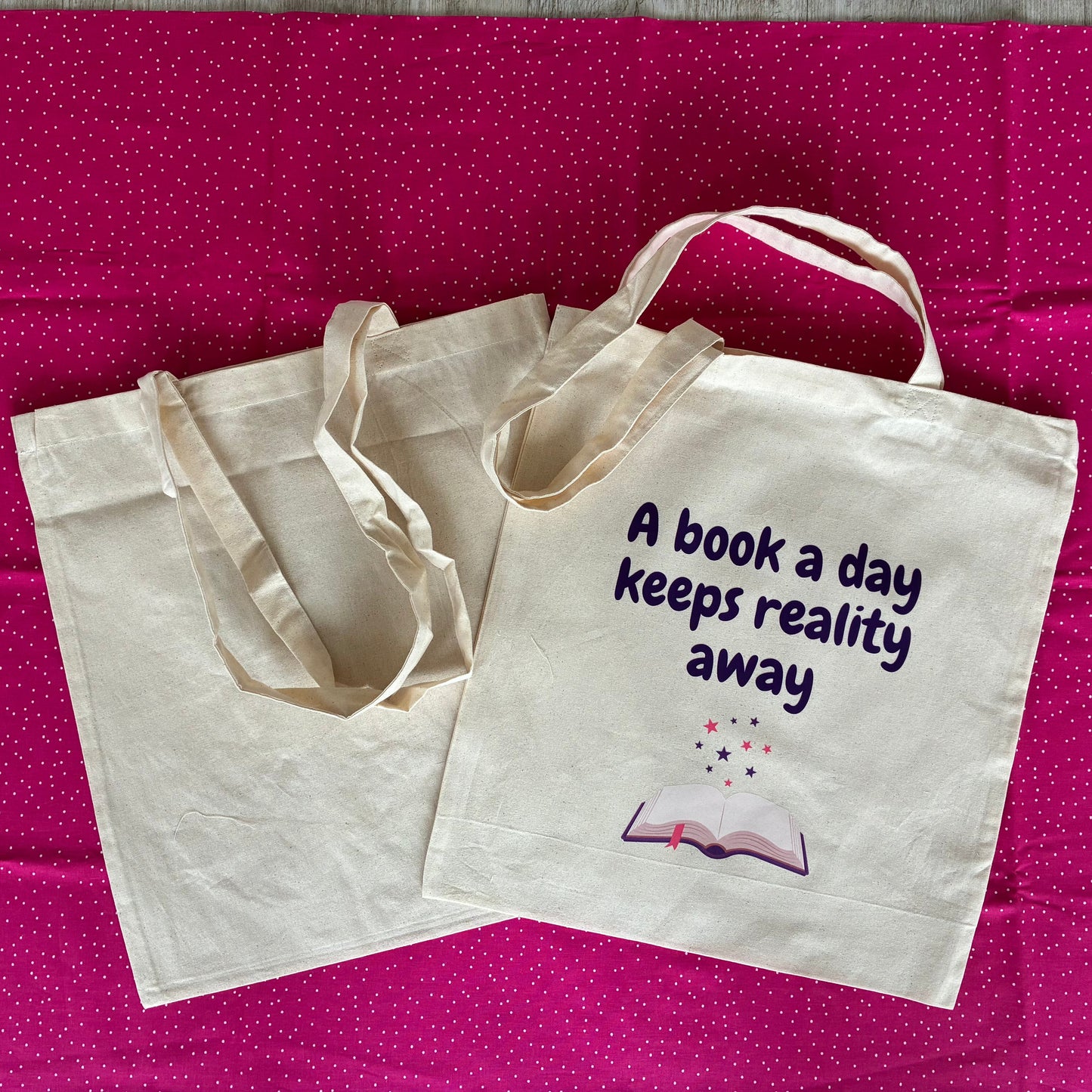 Canvas bag ‘A book a day keeps reality away’